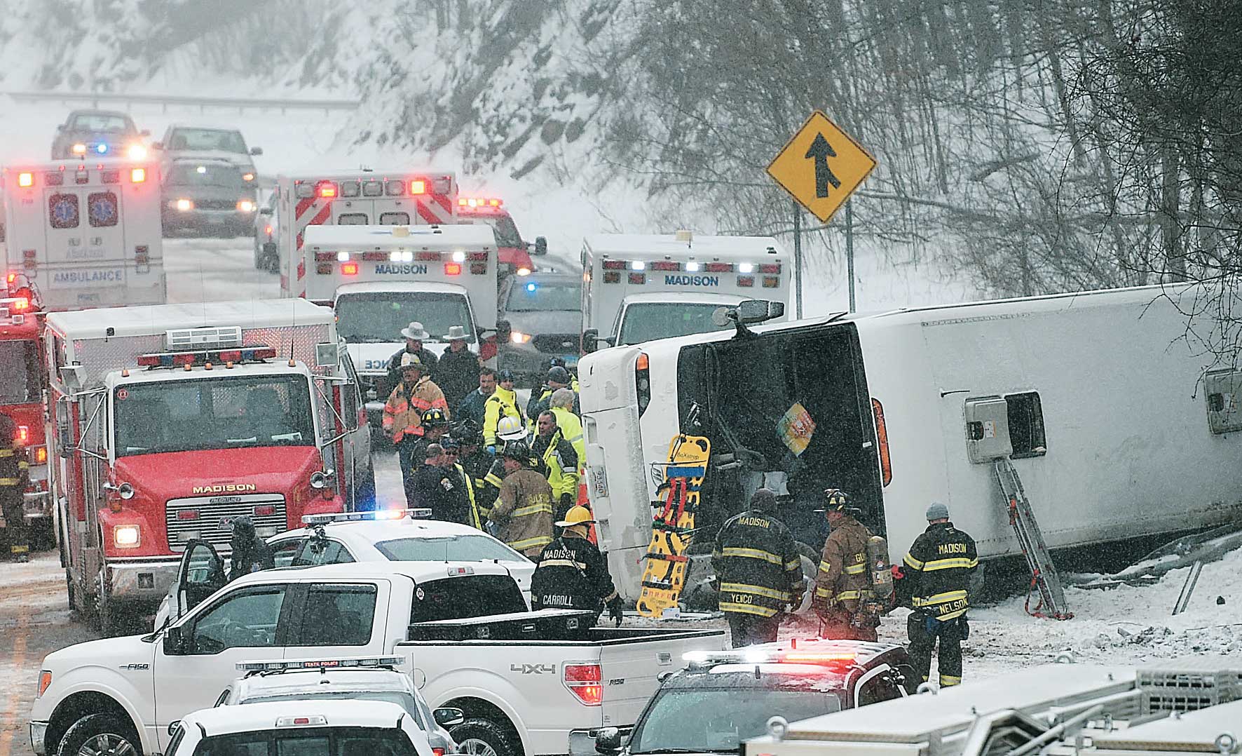 뉴욕서 카지노 버스 전복사고… 한인 등 30여명 부상