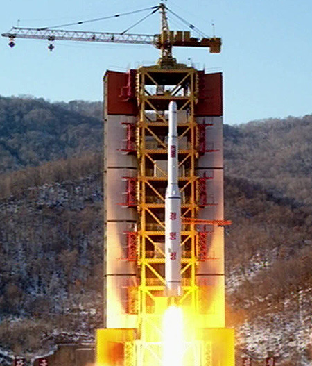 북한, 장거리 로켓 기습발사
