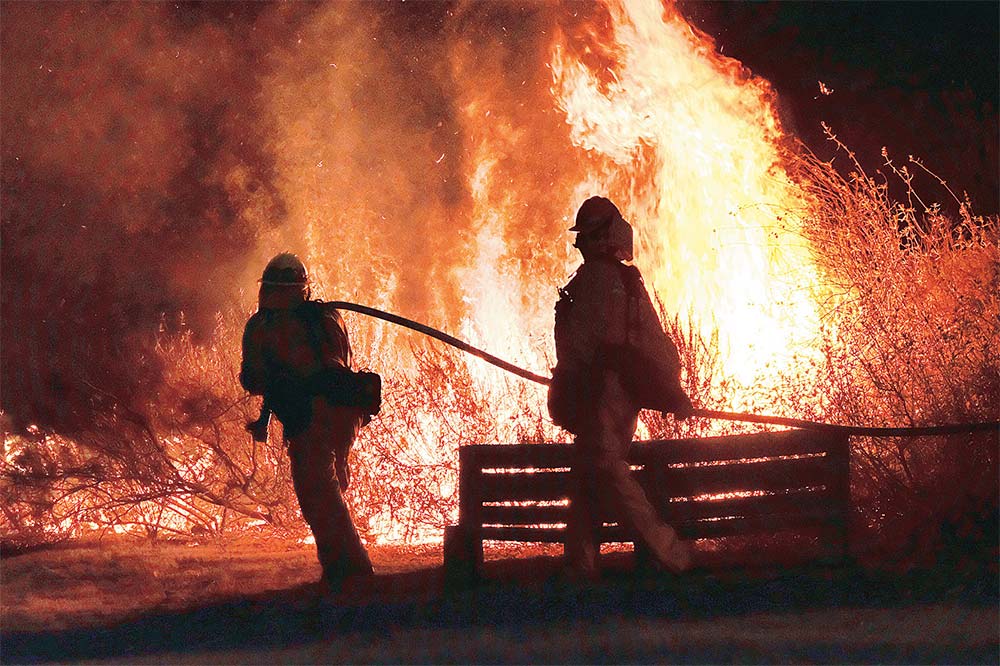 칼라바사스 대형 산불…  5,000여명 대피령