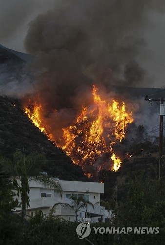 컨 카운티 대형 산불 ”극도로 위험”… 2명 사망