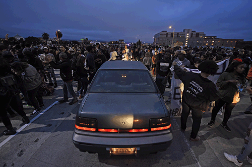 경찰 과잉진압 항의 시위, 오클랜드서 1천여명 참가