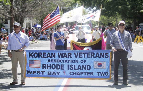 한국전 참전용사들 함께 행진