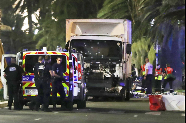 니스 축제서 트럭 테러…170여명 사상