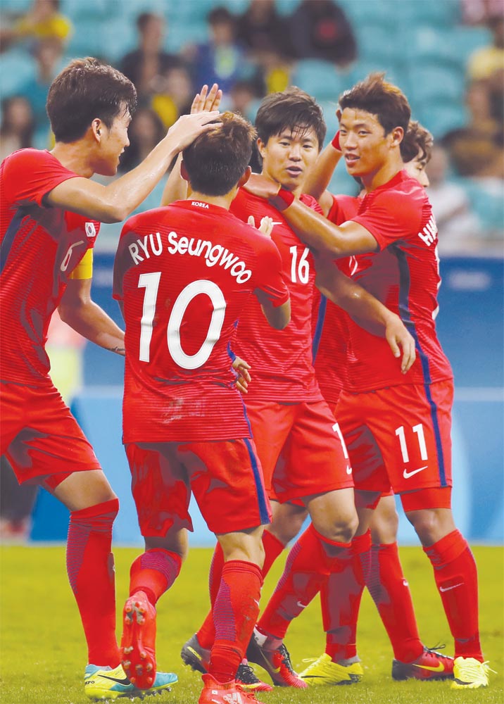 한국축구 8대0, 올림픽개막 ‘축포’