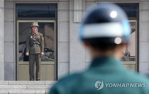 북한군 ”판문점서 ‘투광등’ 비추면 조준사격 할것”