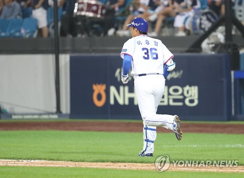독보적인 이승엽 홈런 행진…한미일 현역 선수 중 1위