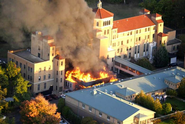 잉글우드 클립스 세인트 피터스 대학 화재