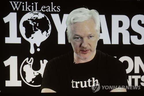 위키리크스 어산지 ‘고립 심화’…선거개입·개인정보유출 논란
