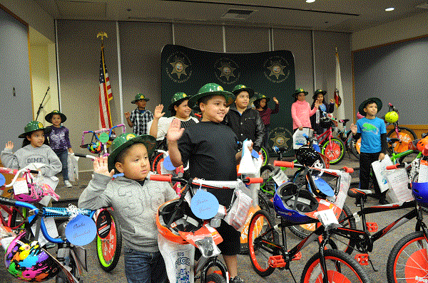 GCF,  저소득층 자녀들에 자전거 전달
