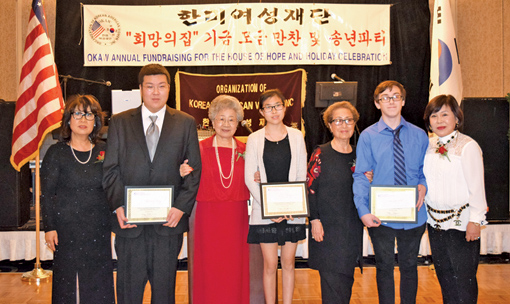 한국어 배우는 학생 3명에 장학금