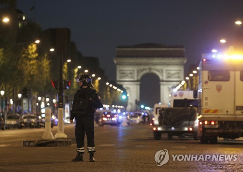 대선 사흘 앞두고 파리 샹젤리제서 총격 테러…IS “우리 소행”