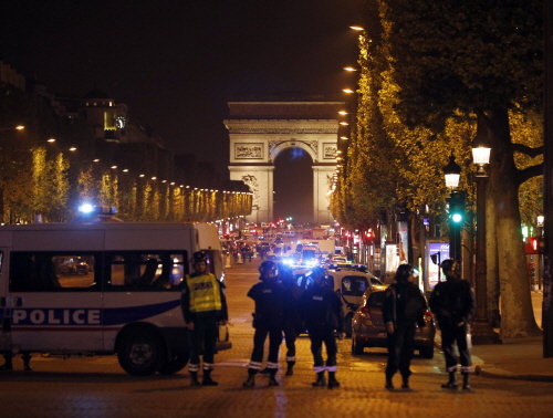 파리 도심서 총격전 경찰 1명·용의자 사망