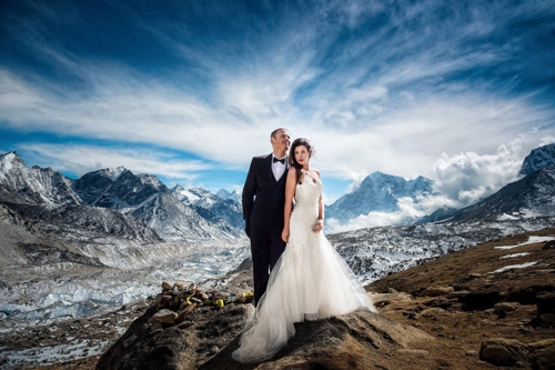 에베레스트산 5천334m서 ‘산상결혼’ 美 30대 커플