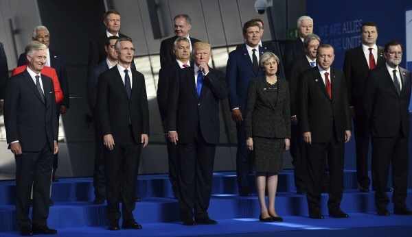 첫 대좌 트럼프·EU 지도부, 러시아·기후변화·통상 놓고 이견