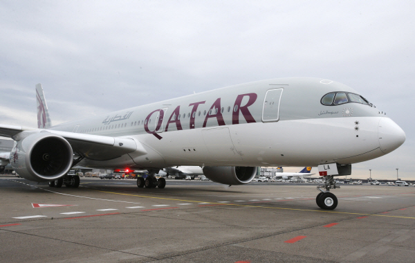 중동 카타르항공, 아메리칸 항공 지분 10% 매입 추진