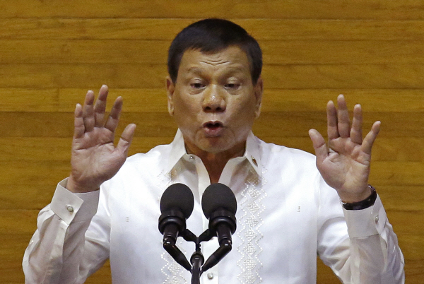 두테르테 필리핀 대통령, 친중, 탈미 행보