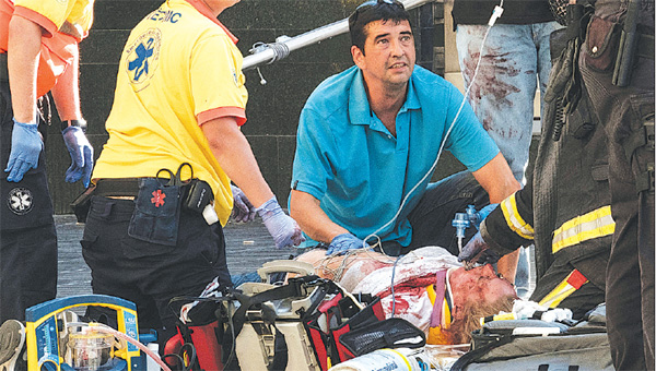 바르셀로나서 차량 돌진 테러…13명 사망