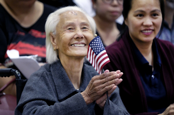 103세 할머니 “시민권 땄어요”