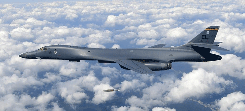 美전략폭격기 B-1B랜서, 北동해상 비행…”군사옵션 보여준것”
