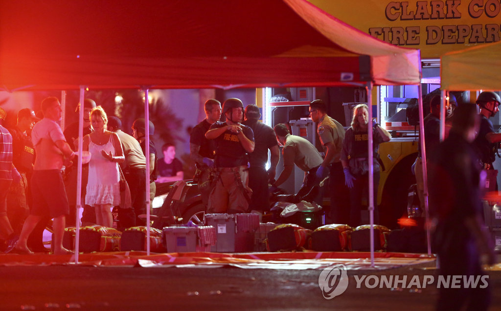 “한밤의 공포”…호텔 32층서 콘서트장 향해 무차별 총격