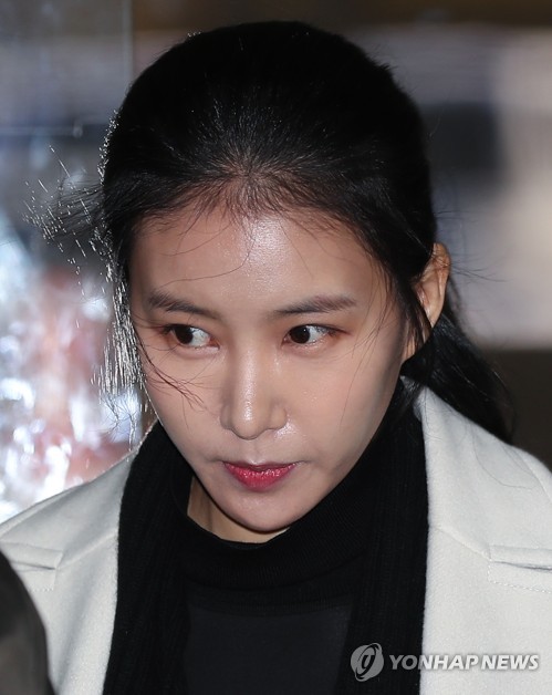 방송인 김정민, 전 남친 재판서 비공개 증언…”사생활 침해”