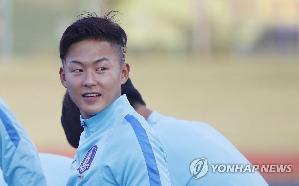 손흥민, AFC 시상식 ‘최고의 해외파’ 수상…이승우는 유망주상