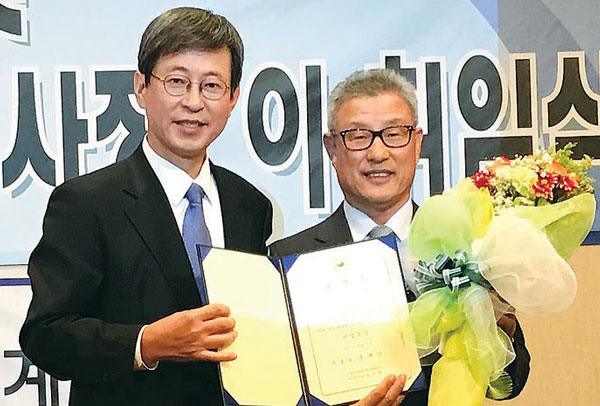 한국정부 수여 ‘산업 포장’ 수상