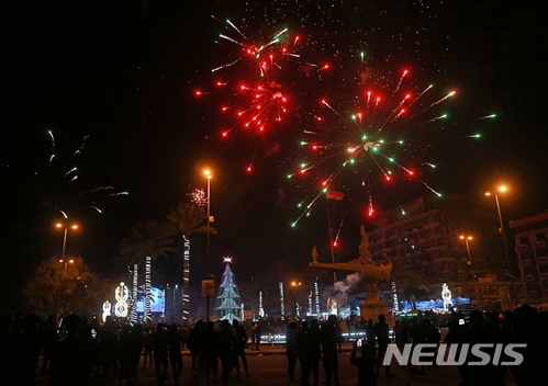 세계 각지서 새해 첫 날 축제…북한도 대동강서 불꽃놀이
