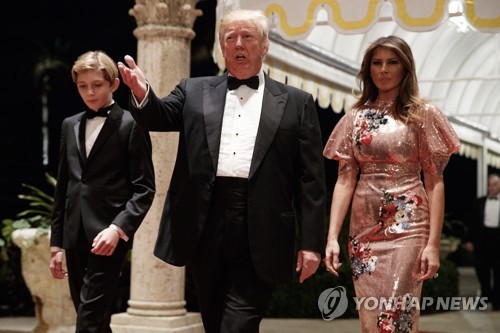 트럼프 대통령, 김정은 ‘핵 단추’ 신년사에 “지켜보자”