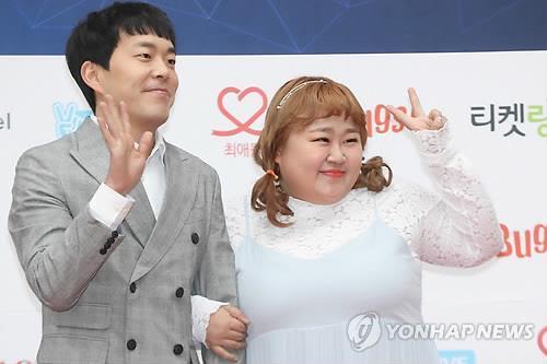 ‘개그맨 커플’ 홍윤화·김민기, 11월 17일 결혼