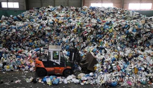 중국 재활용 쓰레기 수입금지에 전 세계 아우성