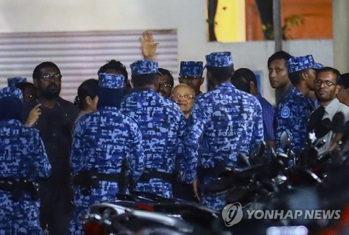 몰디브 비상사태 선포, 대법원장·전직 대통령 체포…극도 혼란