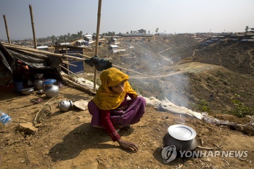 “미얀마, 로힝야 대량학살 비난받자 천천히 굶겨죽인다”