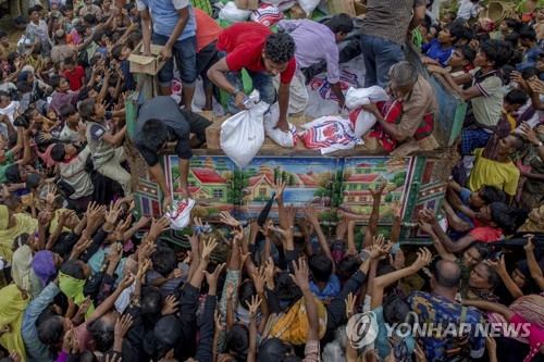 “미얀마, 로힝야 대량학살 비난받자 천천히 굶겨죽인다”