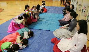한국학교마다 설날 세배행사