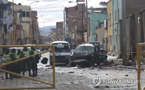 볼리비아 “축제거리 연쇄폭발에 다이너마이트 사용”