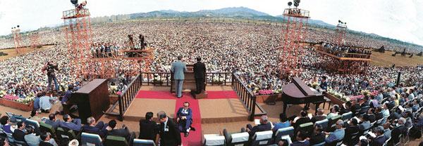 빌리 그래엄 목사, 한국 수 차례 방문 복음활동…1973년 여의도 110만 운집
