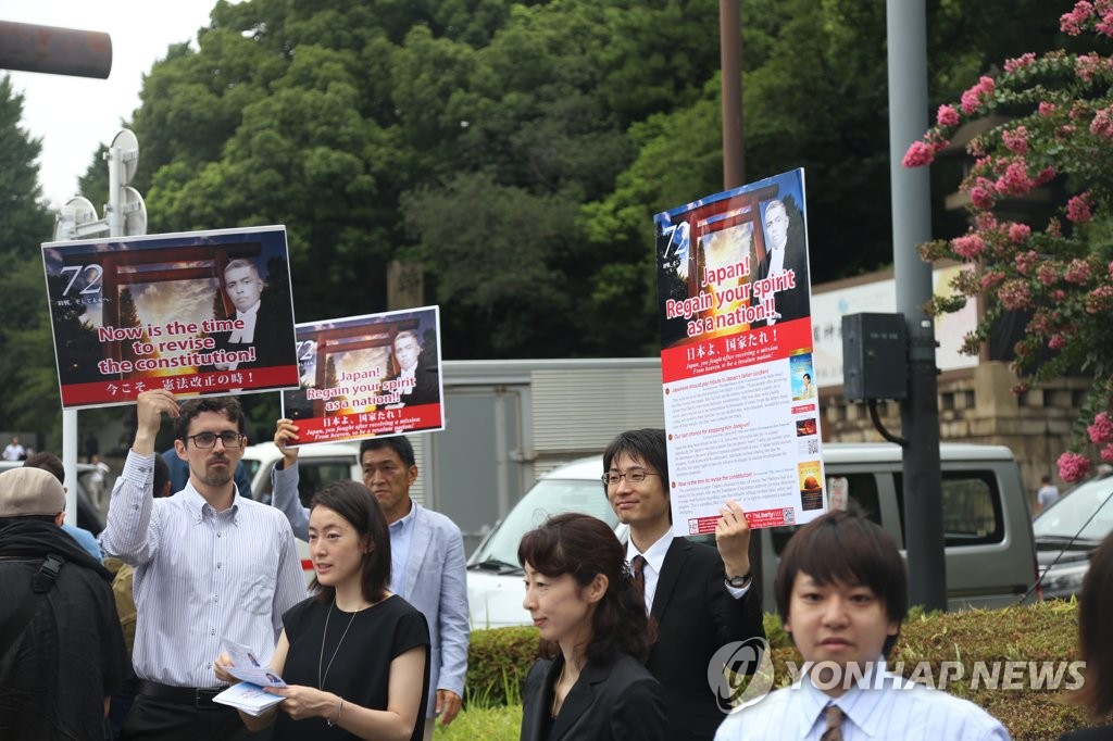 아베도 가고이케도 ‘일본회의’…사학스캔들로 개헌표류 ‘자충수’