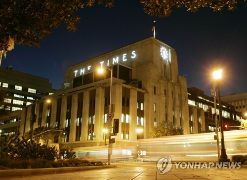 언론재벌 트롱크의 페로 회장, LA타임스 팔고 물러나