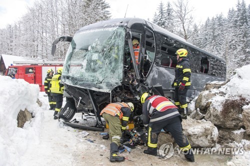 오스트리아서 한국인 관광객 버스사고…35명 부상
