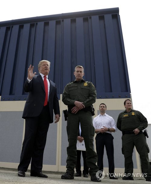 트럼프, ‘추방위기 이민자 사면’ 캘리포니아 주지사 맹비난