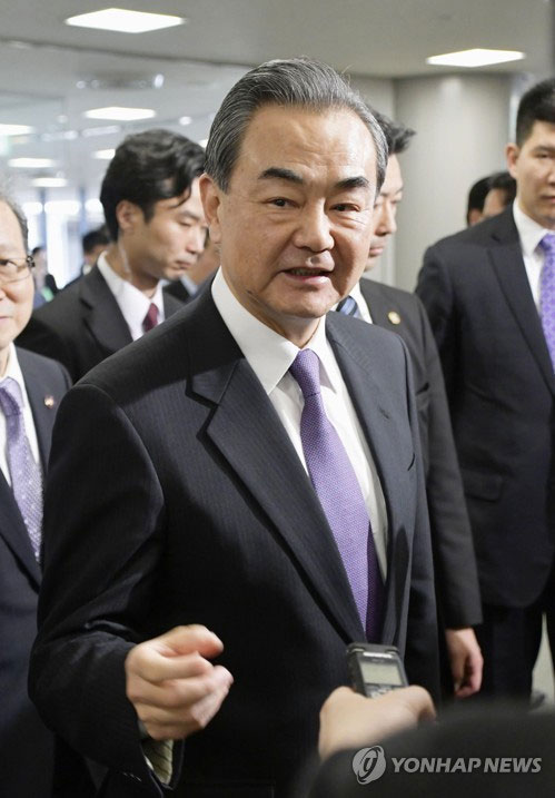 일본간 中 왕이 “일본, 한반도 문제서 건설적 역할 해야”