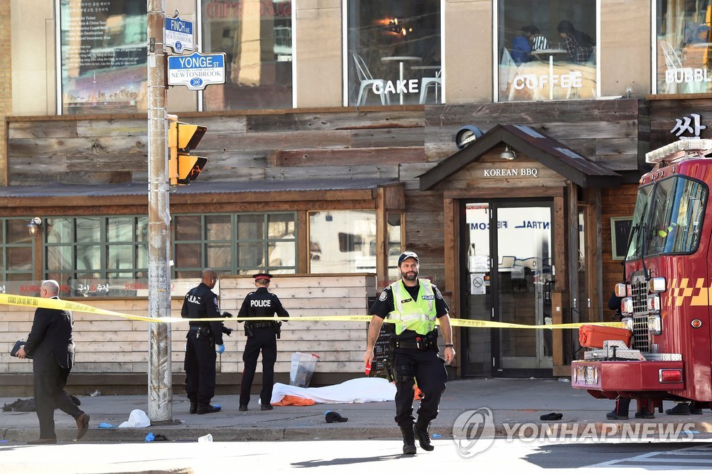 ‘대낮 참극’ 토론토서 승합차 돌진해 10명 사망…테러 가능성