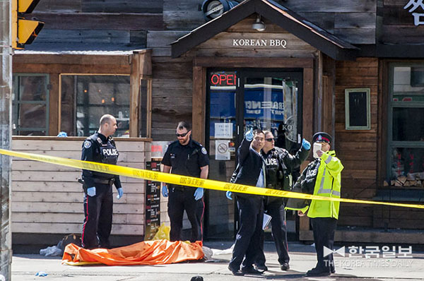 토론토 한인타운 차량 돌진…최소 9명 사망