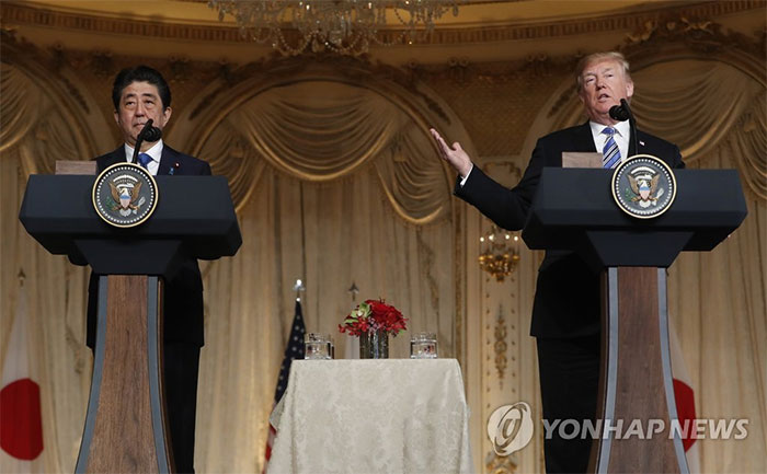 트럼프·아베 통화…”남북정상회담 이후 대북 대응 협의”
