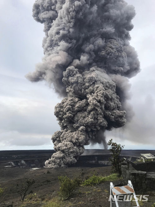 하와이 이어 美 서해안 화산들도 폭발?…과학자들 주시