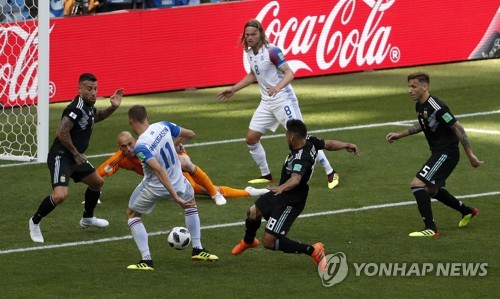 ‘메시의 PK 막은’ 아이슬란드, 아르헨과 1-1 무승부