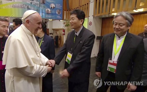 교황, WCC 행사서 남북대표 접견…한반도 평화·종교화합 기원