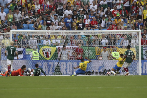 ‘네이마르 1골 1도움’ 브라질 멕시코 2-0 으로 꺾고 8강 안착