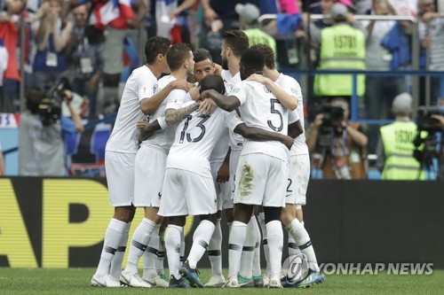 프랑스, 우루과이 2-0으로 꺾고 12년 만에 4강 진출